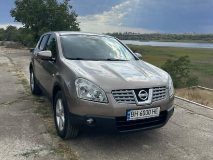 Желтый Ниссан Кашкай, объемом двигателя 2 л и пробегом 232 тыс. км за 10000 $, фото 1 на Automoto.ua