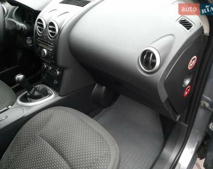 Серый Ниссан Кашкай, объемом двигателя 1.6 л и пробегом 241 тыс. км за 7850 $, фото 45 на Automoto.ua