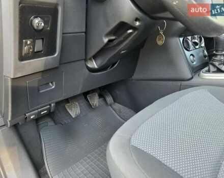 Сірий Ніссан Кашкай, об'ємом двигуна 2 л та пробігом 61 тис. км за 11000 $, фото 2 на Automoto.ua