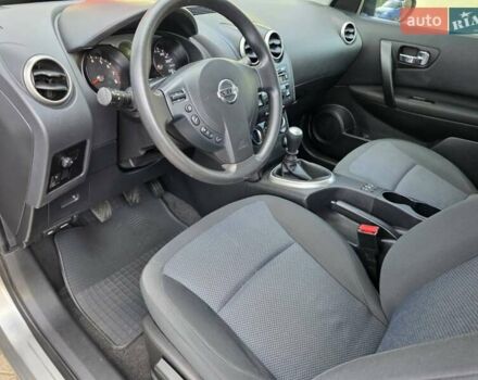 Сірий Ніссан Кашкай, об'ємом двигуна 2 л та пробігом 61 тис. км за 11000 $, фото 6 на Automoto.ua