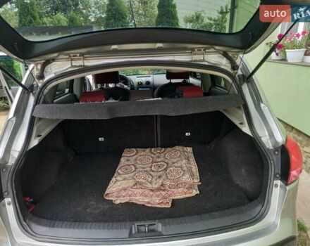 Серый Ниссан Кашкай, объемом двигателя 1.6 л и пробегом 253 тыс. км за 7800 $, фото 5 на Automoto.ua