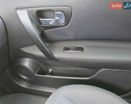 Сірий Ніссан Кашкай, об'ємом двигуна 2 л та пробігом 61 тис. км за 11000 $, фото 4 на Automoto.ua
