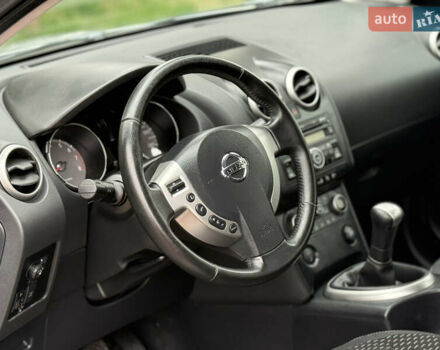 Серый Ниссан Кашкай, объемом двигателя 1.6 л и пробегом 250 тыс. км за 7750 $, фото 23 на Automoto.ua