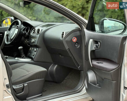 Сірий Ніссан Кашкай, об'ємом двигуна 1.6 л та пробігом 250 тис. км за 8400 $, фото 15 на Automoto.ua