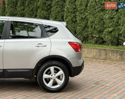 Серый Ниссан Кашкай, объемом двигателя 1.6 л и пробегом 250 тыс. км за 7750 $, фото 6 на Automoto.ua