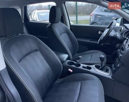 Сірий Ніссан Кашкай, об'ємом двигуна 1.5 л та пробігом 218 тис. км за 12000 $, фото 40 на Automoto.ua