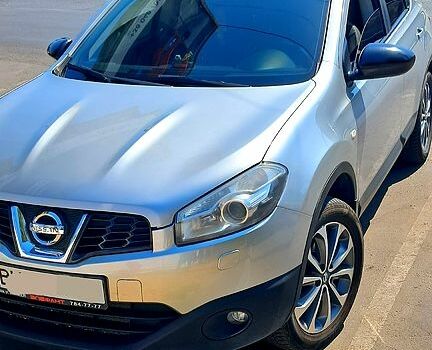 Сірий Ніссан Кашкай, об'ємом двигуна 2 л та пробігом 156 тис. км за 10700 $, фото 2 на Automoto.ua