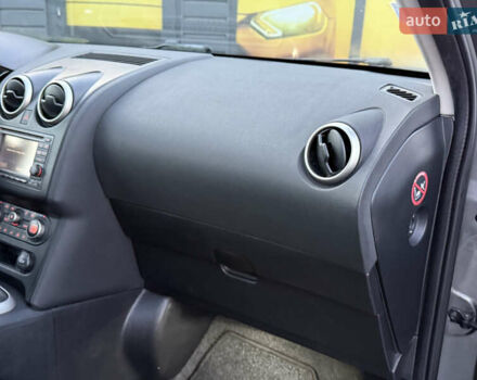 Сірий Ніссан Кашкай, об'ємом двигуна 1.6 л та пробігом 250 тис. км за 10700 $, фото 33 на Automoto.ua