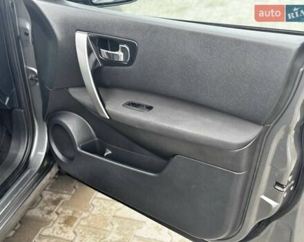 Серый Ниссан Кашкай, объемом двигателя 1.6 л и пробегом 231 тыс. км за 8999 $, фото 3 на Automoto.ua