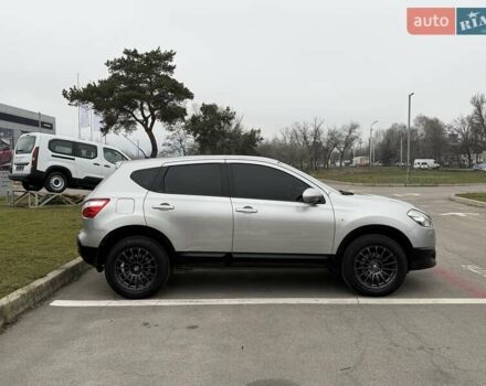 Серый Ниссан Кашкай, объемом двигателя 2 л и пробегом 135 тыс. км за 10500 $, фото 4 на Automoto.ua