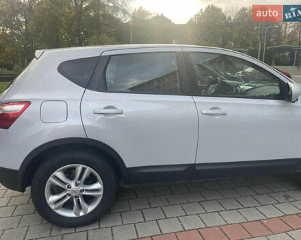 Сірий Ніссан Кашкай, об'ємом двигуна 1.6 л та пробігом 258 тис. км за 12000 $, фото 15 на Automoto.ua