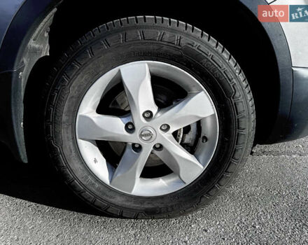 Серый Ниссан Кашкай, объемом двигателя 1.6 л и пробегом 225 тыс. км за 10000 $, фото 2 на Automoto.ua