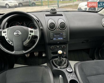 Серый Ниссан Кашкай, объемом двигателя 1.6 л и пробегом 254 тыс. км за 12600 $, фото 43 на Automoto.ua