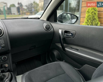 Серый Ниссан Кашкай, объемом двигателя 1.6 л и пробегом 254 тыс. км за 12600 $, фото 49 на Automoto.ua