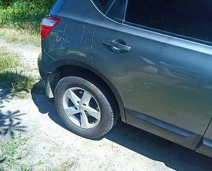 Серый Ниссан Кашкай, объемом двигателя 2 л и пробегом 190 тыс. км за 11600 $, фото 3 на Automoto.ua