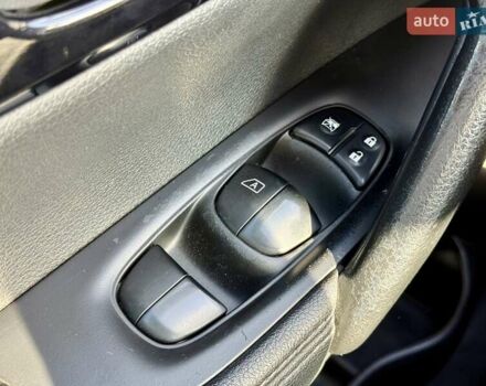 Серый Ниссан Кашкай, объемом двигателя 1.6 л и пробегом 173 тыс. км за 16000 $, фото 23 на Automoto.ua