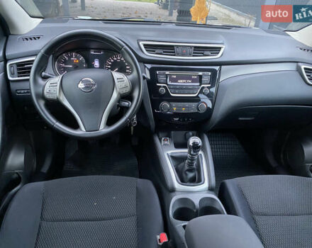 Серый Ниссан Кашкай, объемом двигателя 1.5 л и пробегом 245 тыс. км за 13300 $, фото 4 на Automoto.ua