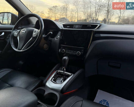 Серый Ниссан Кашкай, объемом двигателя 1.6 л и пробегом 245 тыс. км за 16000 $, фото 4 на Automoto.ua