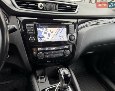 Сірий Ніссан Кашкай, об'ємом двигуна 1.6 л та пробігом 80 тис. км за 19500 $, фото 39 на Automoto.ua