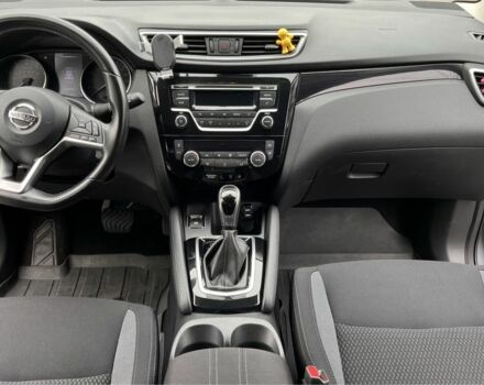 Серый Ниссан Кашкай, объемом двигателя 1.2 л и пробегом 60 тыс. км за 15000 $, фото 5 на Automoto.ua