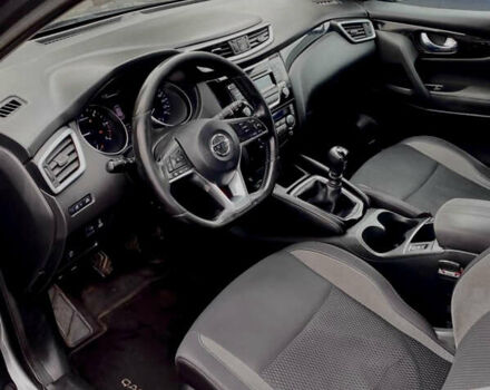 Серый Ниссан Кашкай, объемом двигателя 1.6 л и пробегом 212 тыс. км за 16600 $, фото 9 на Automoto.ua