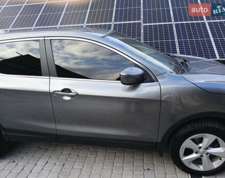 Серый Ниссан Кашкай, объемом двигателя 2 л и пробегом 123 тыс. км за 18000 $, фото 2 на Automoto.ua