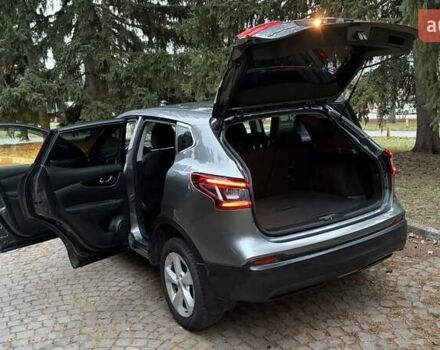 Серый Ниссан Кашкай, объемом двигателя 2 л и пробегом 120 тыс. км за 19000 $, фото 6 на Automoto.ua