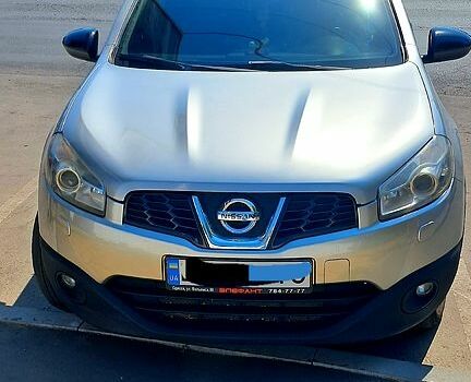 Серый Ниссан Кашкай, объемом двигателя 2 л и пробегом 156 тыс. км за 10700 $, фото 1 на Automoto.ua