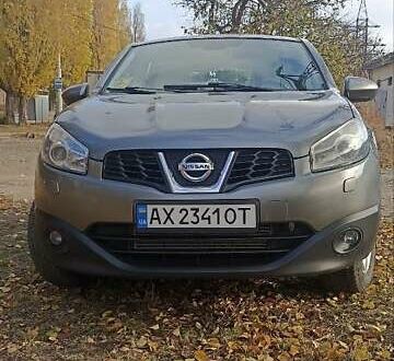 Серый Ниссан Кашкай, объемом двигателя 1.6 л и пробегом 225 тыс. км за 10000 $, фото 1 на Automoto.ua