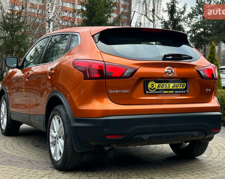 Оранжевый Ниссан Кашкай, объемом двигателя 2 л и пробегом 67 тыс. км за 17700 $, фото 5 на Automoto.ua
