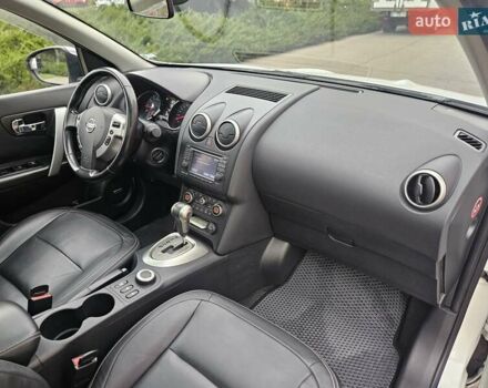 Білий Ніссан Кашкай 2, об'ємом двигуна 2 л та пробігом 187 тис. км за 10900 $, фото 73 на Automoto.ua