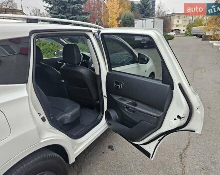 Білий Ніссан Кашкай 2, об'ємом двигуна 2 л та пробігом 187 тис. км за 10900 $, фото 46 на Automoto.ua