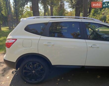 Белый Ниссан Кашкай 2, объемом двигателя 2 л и пробегом 240 тыс. км за 12750 $, фото 5 на Automoto.ua