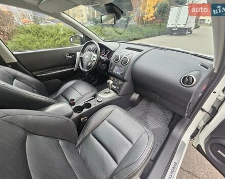 Білий Ніссан Кашкай 2, об'ємом двигуна 2 л та пробігом 187 тис. км за 10900 $, фото 72 на Automoto.ua