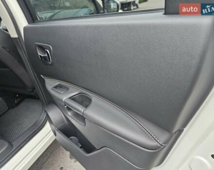 Білий Ніссан Кашкай 2, об'ємом двигуна 2 л та пробігом 187 тис. км за 10900 $, фото 48 на Automoto.ua