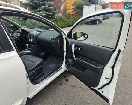Білий Ніссан Кашкай 2, об'ємом двигуна 2 л та пробігом 187 тис. км за 10900 $, фото 67 на Automoto.ua