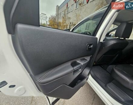Білий Ніссан Кашкай 2, об'ємом двигуна 2 л та пробігом 187 тис. км за 10900 $, фото 56 на Automoto.ua