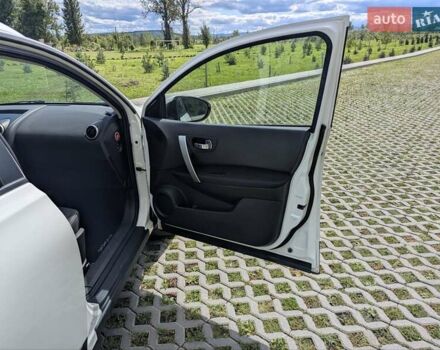 Білий Ніссан Кашкай 2, об'ємом двигуна 2 л та пробігом 243 тис. км за 10950 $, фото 20 на Automoto.ua
