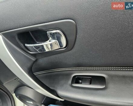 Білий Ніссан Кашкай 2, об'ємом двигуна 2 л та пробігом 187 тис. км за 10900 $, фото 70 на Automoto.ua