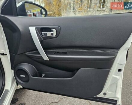 Білий Ніссан Кашкай 2, об'ємом двигуна 2 л та пробігом 187 тис. км за 10900 $, фото 68 на Automoto.ua
