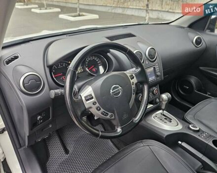 Білий Ніссан Кашкай 2, об'ємом двигуна 2 л та пробігом 187 тис. км за 10900 $, фото 82 на Automoto.ua