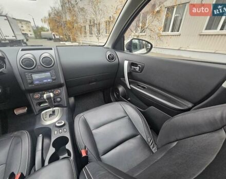 Білий Ніссан Кашкай 2, об'ємом двигуна 2 л та пробігом 187 тис. км за 10900 $, фото 63 на Automoto.ua