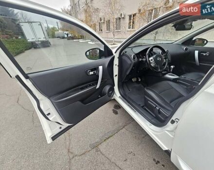 Білий Ніссан Кашкай 2, об'ємом двигуна 2 л та пробігом 187 тис. км за 10900 $, фото 75 на Automoto.ua