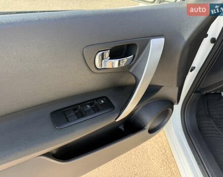 Білий Ніссан Кашкай 2, об'ємом двигуна 2 л та пробігом 204 тис. км за 11300 $, фото 12 на Automoto.ua
