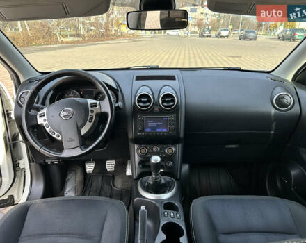 Білий Ніссан Кашкай 2, об'ємом двигуна 1.5 л та пробігом 240 тис. км за 10800 $, фото 19 на Automoto.ua