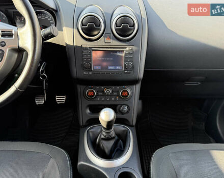 Білий Ніссан Кашкай 2, об'ємом двигуна 2 л та пробігом 204 тис. км за 11300 $, фото 22 на Automoto.ua