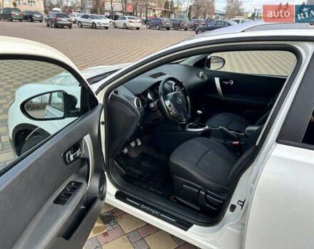 Білий Ніссан Кашкай 2, об'ємом двигуна 1.5 л та пробігом 240 тис. км за 10800 $, фото 12 на Automoto.ua