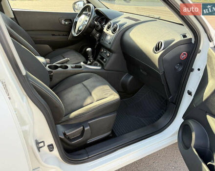 Білий Ніссан Кашкай 2, об'ємом двигуна 2 л та пробігом 204 тис. км за 11300 $, фото 14 на Automoto.ua