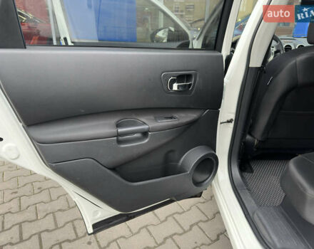 Белый Ниссан Кашкай 2, объемом двигателя 2 л и пробегом 139 тыс. км за 11200 $, фото 14 на Automoto.ua