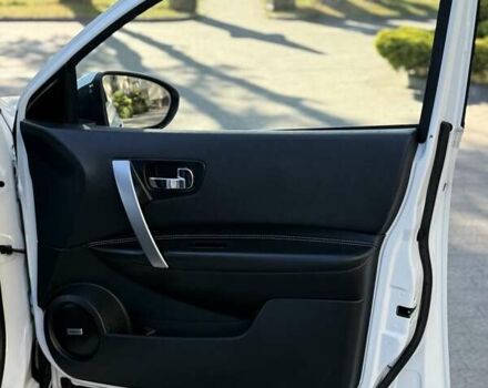 Білий Ніссан Кашкай 2, об'ємом двигуна 2 л та пробігом 215 тис. км за 12500 $, фото 41 на Automoto.ua